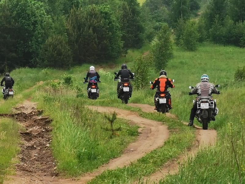  Today our third enduro training in Valdai is over. A group of five participants finished their course. This time we got the most family race, almost all came from a spouse, some with their wives. We were lucky again with the weather and the group did a great job, below the photo, as it were