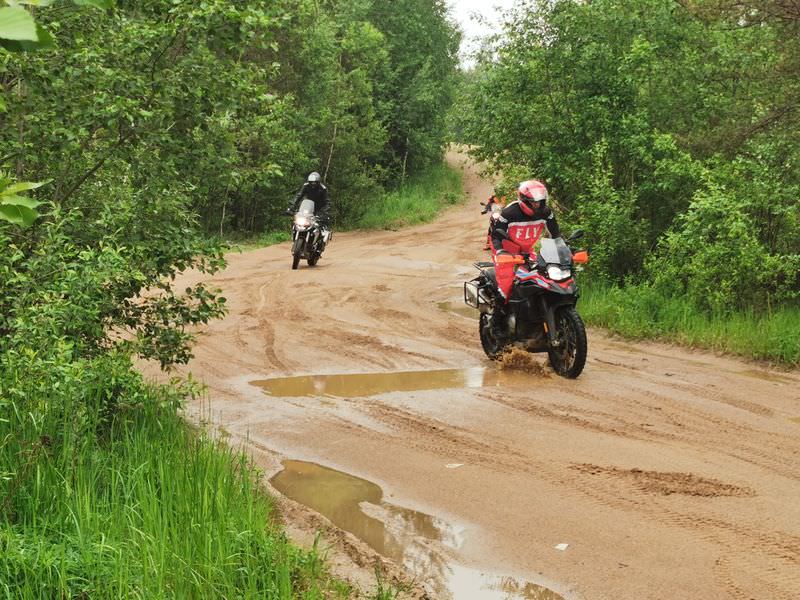  Today our third enduro training in Valdai is over. A group of five participants finished their course. This time we got the most family race, almost all came from a spouse, some with their wives. We were lucky again with the weather and the group did a great job, below the photo, as it were